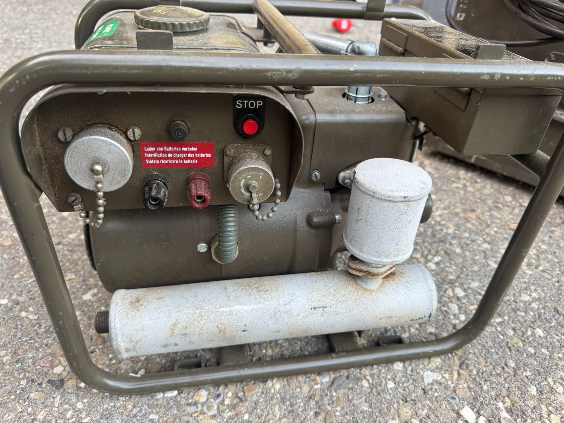 Generatori di corrente: CH-Armee Scheinwerferset 12V 200W mit Aggregat – Usato da Ruswil venduto da Flipsy 6