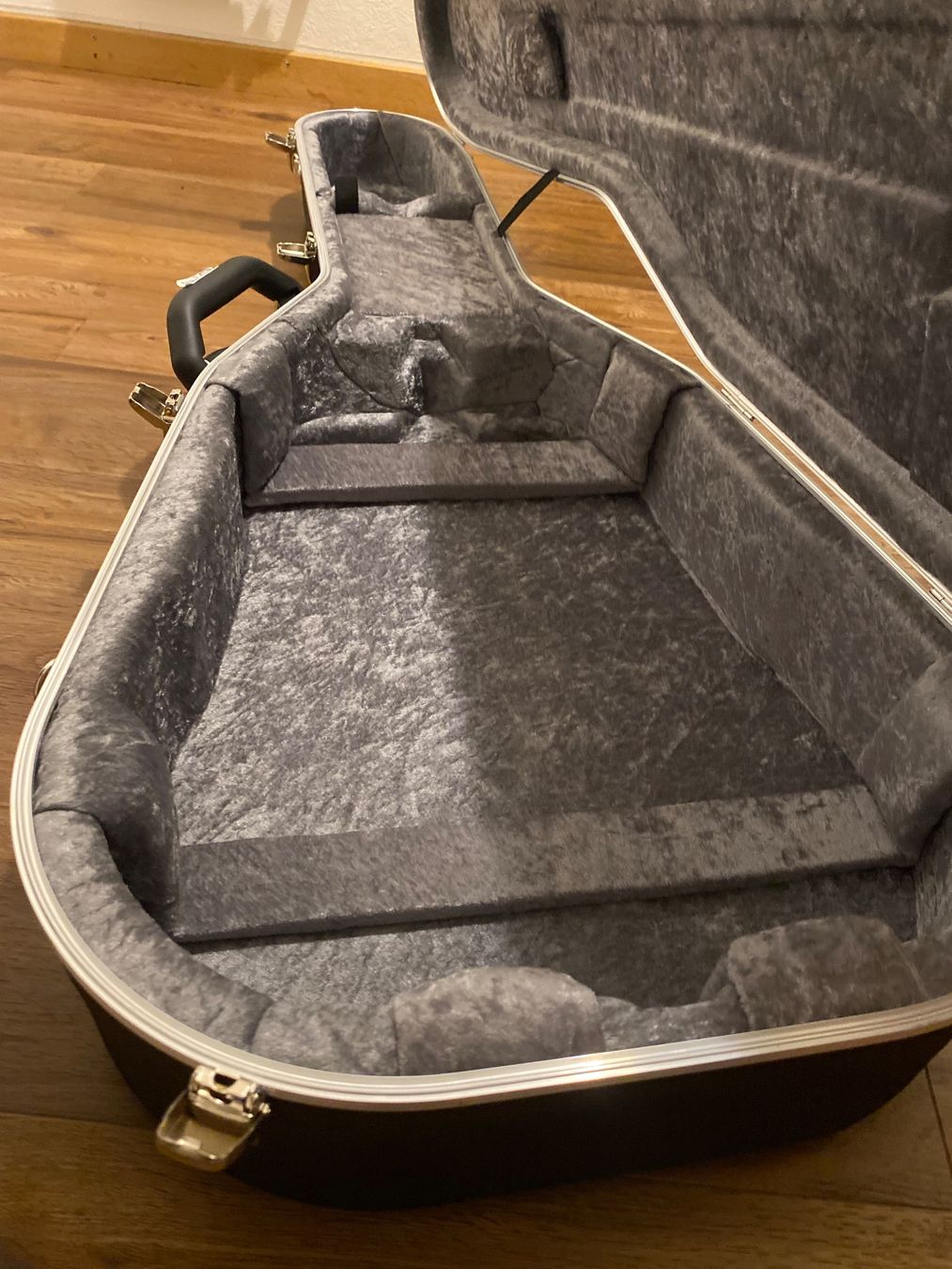 Musikinstrumente: Hiscox Pro II OM Gitarrencase – Neu und originalverpackt aus Beckenried von and_b729 2
