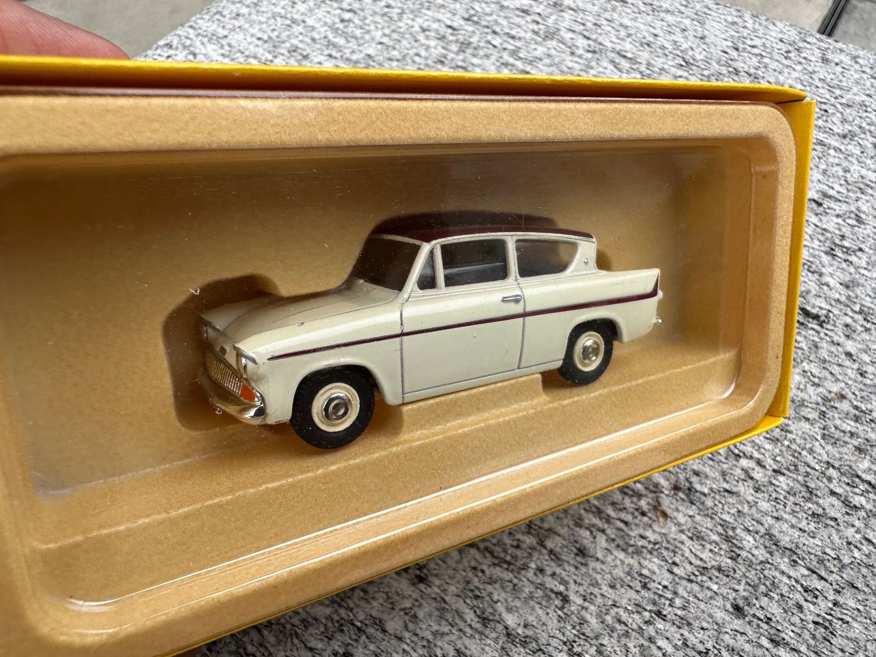 Kit di modellismo & Modellini statici: Vanguards 1:43 Ford Anglia uk – Usato da Chiasso venduto da Carrara-Modellismo