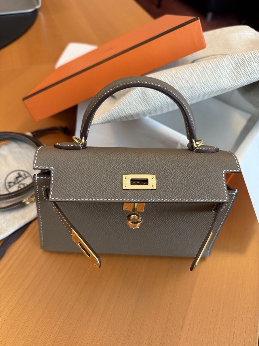 Hermès Taschen für Damen: Hermès Mini Kelly 20, Étoupe, Epsom, Gold Hardware – Neu und originalverpackt aus Genève von Sally_LuxxyGeneva 2
