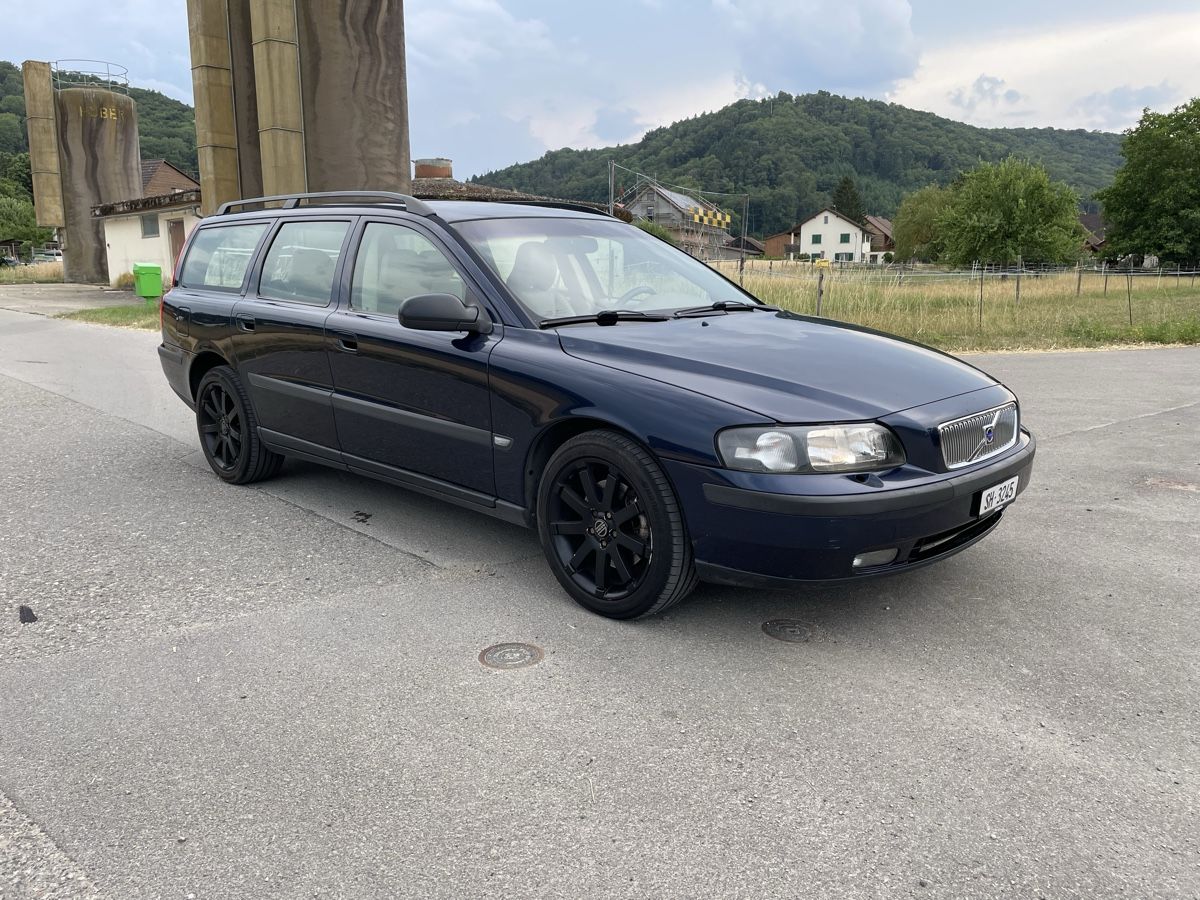 Volvo Automobili: Volvo V70 T5 kombi – Usato da Guntmadingen venduto da ManuelK.