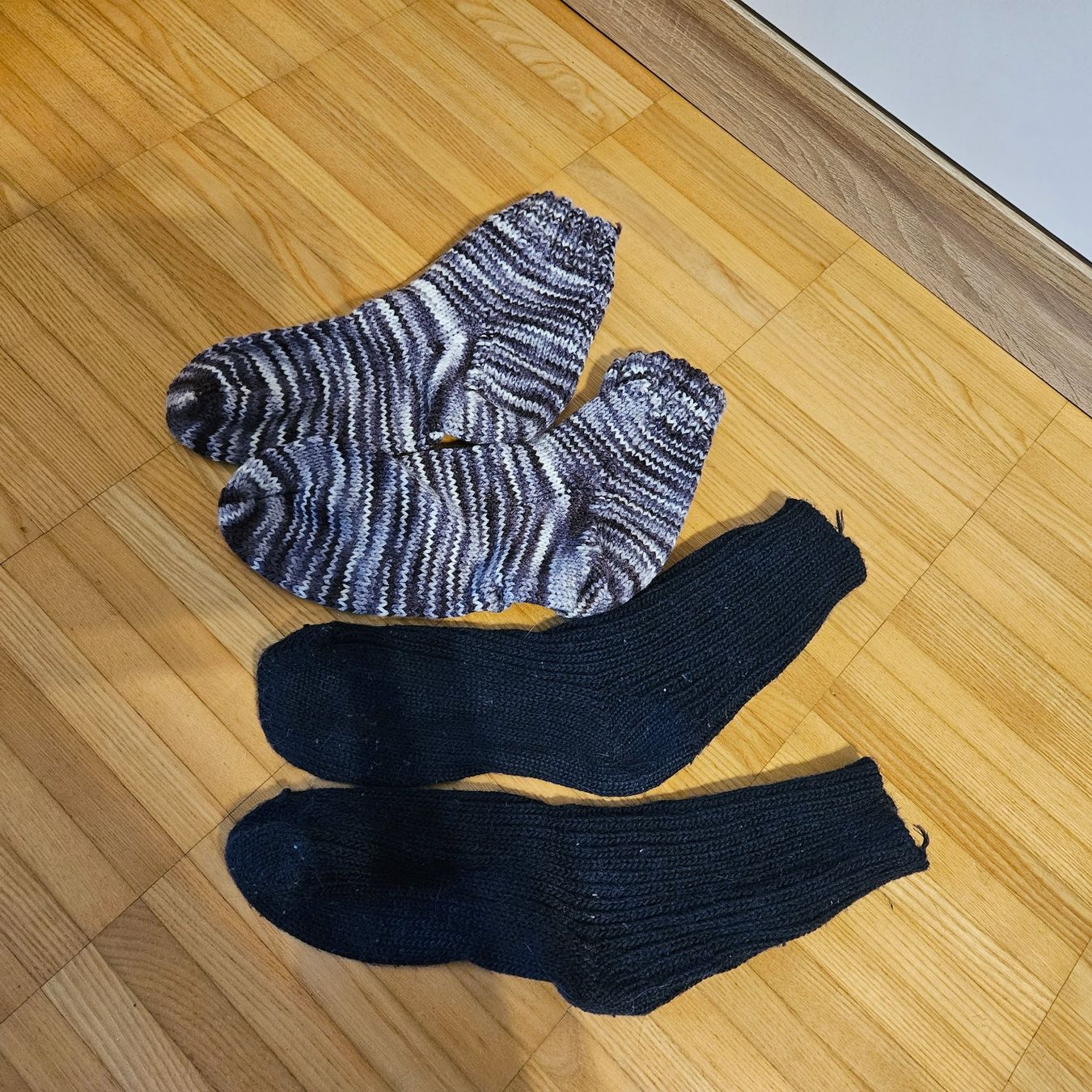 Calze per bambini: Wollsocken/Socken Gr. 28/30 2 Paar – Usato da Embrach venduto da Lilly2021