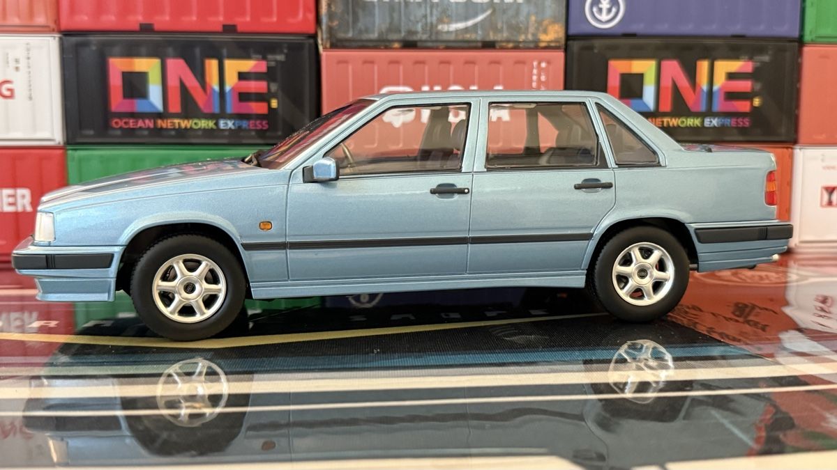 Volvo Modellini d'auto: Volvo 850 Modellauto hellblau neuwertiger Zustand – Nuovo (secondo la descrizione) da Basel venduto da Zomeg