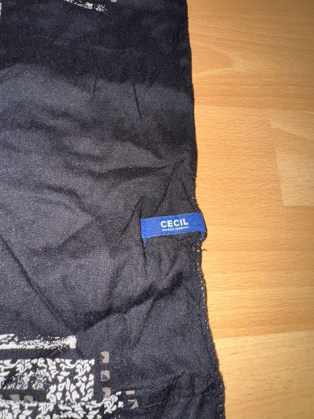 Cecil Foulards, Tücher & Schals: Schöner Schlauchschal Loop mit Steinen von Cecil – Gebraucht aus Grosswangen von shoes.bags.and.co 7