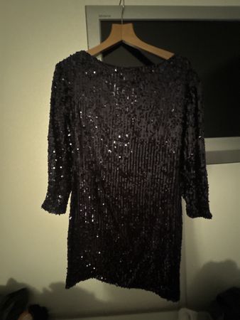 Elegantes Pailletten-Minikleid von Zara, perfekt für die Fes