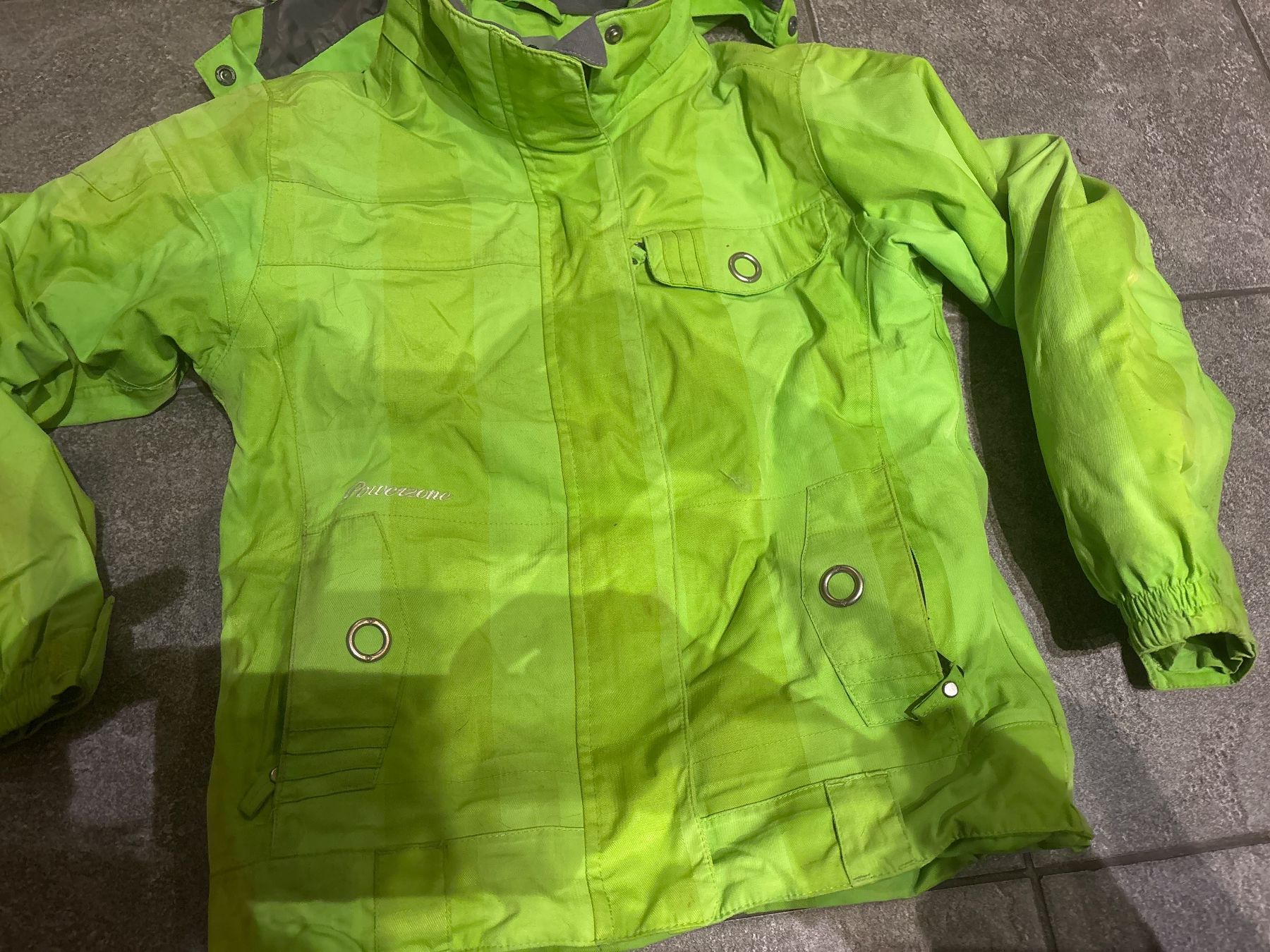 Giacche & Cappotti: Grüne Winterjacke Powerzone Gr. 140 – Usato da Andwil SG venduto da schmei 1