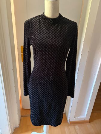 Chices Samtkleid von Minimum