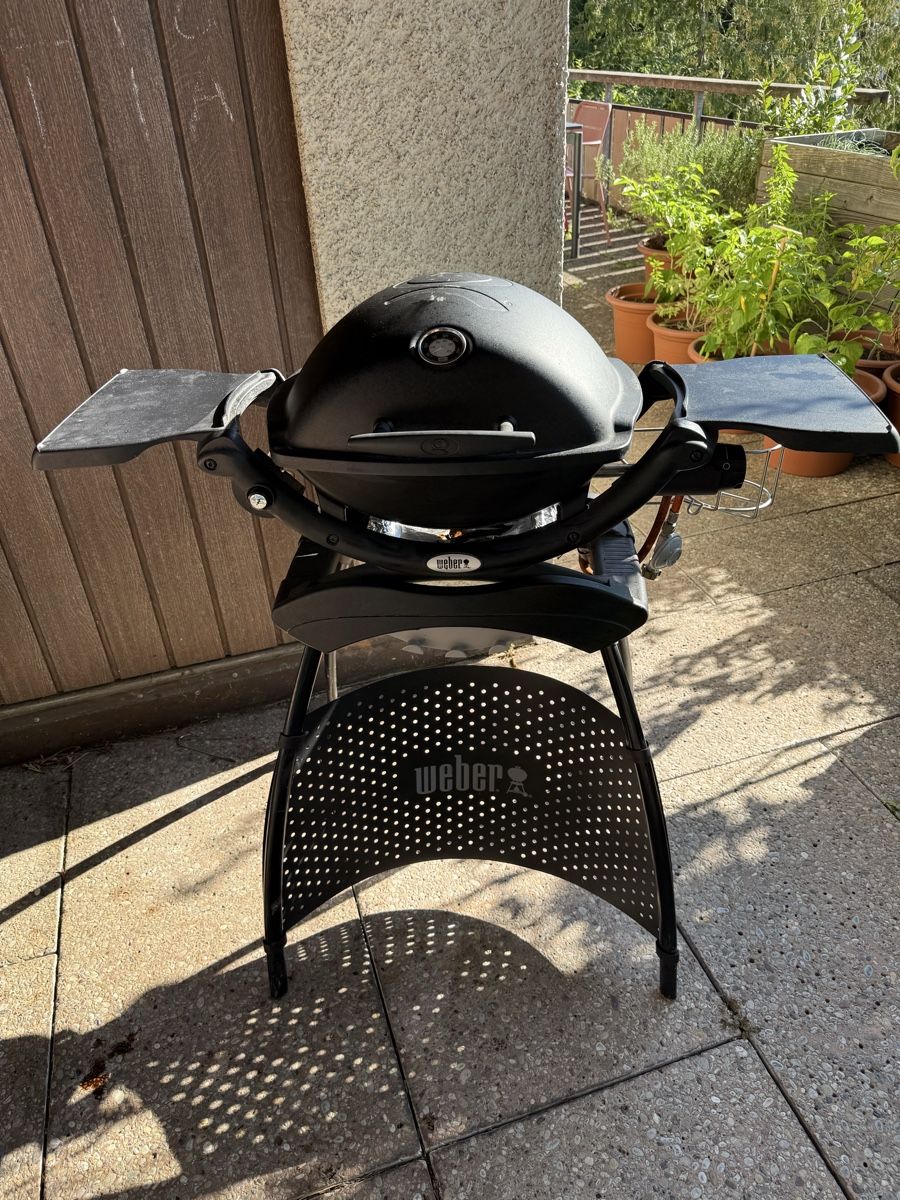 Grils: Weber Grill Q1200 Stand – D'occasion à Wangen ZH par Lumei89