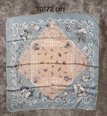 Foulard vintage en soie – Made in France – 70 x 72 cm