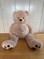 Riesiger Teddybär 140 cm – kuschelig & weich