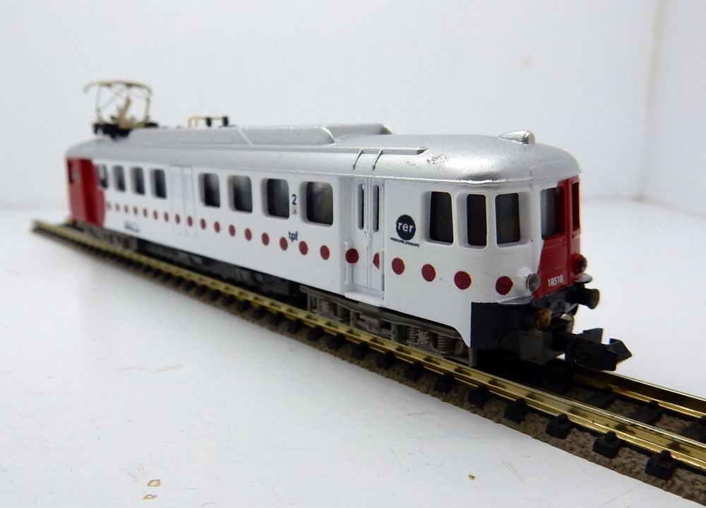 Rame motrice diesel Circus avec 3 wagons - Piko - FR