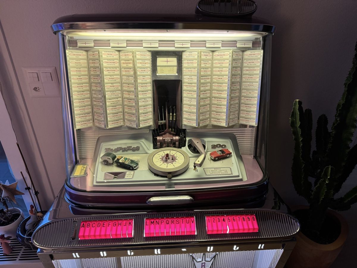 Rock-Ola Jukebox: Jukebox Rock-Ola Empress 200 – Usato da Solothurn venduto da Oeufiman 3