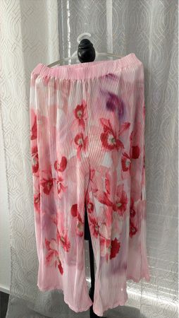 Sommerliche Plissee-Hose mit Blumenmuster 🌺