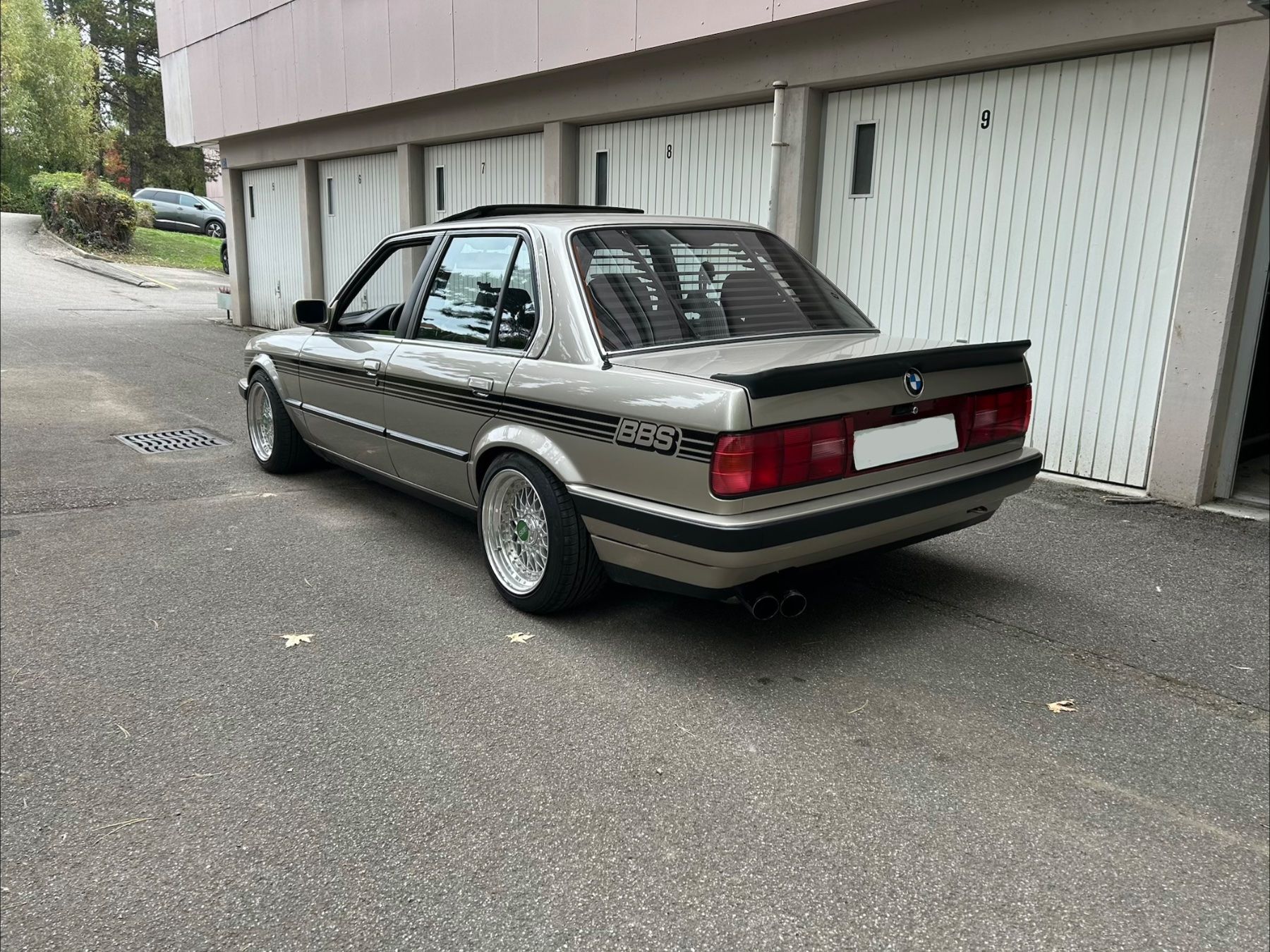 BMW Autos: BMW E30 325i Sedan – D'occasion à Gland par Helderap 3