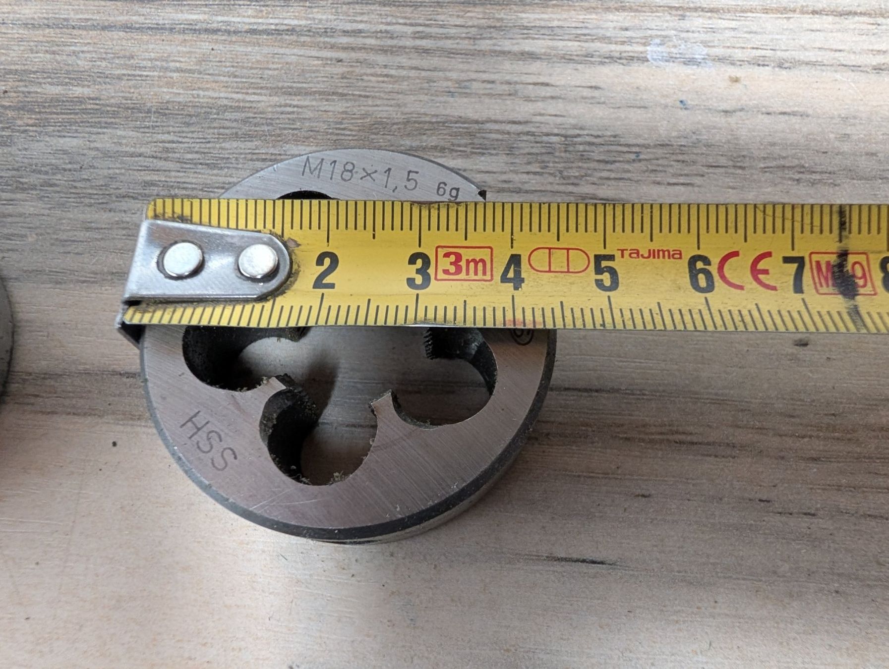 Tous les outils: 3 Gewindeschneideisen, HSS gebraucht – D'occasion à Niederuzwil par marmal 4
