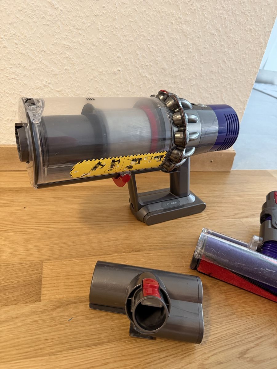 Dyson Aspirapolveri & Accessori: Dyson V10 cyclone absolute – Usato da Meyrin venduto da SA_3006 4