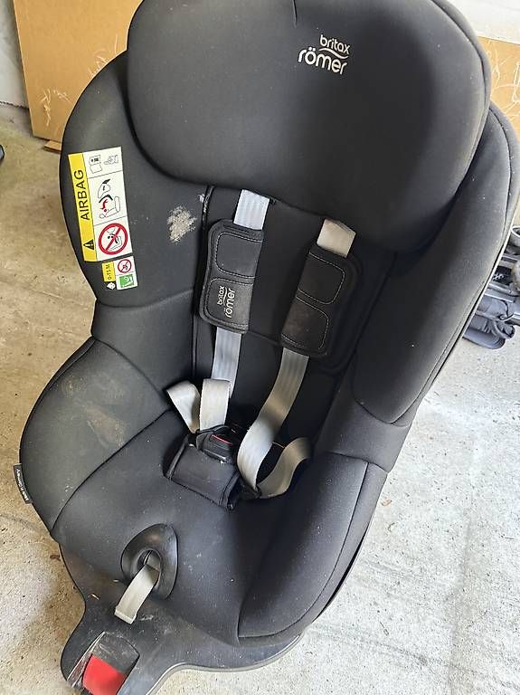 Britax Römer Seggiolini per auto: Britax Römer DUALFIX M i-SIZE Deep Black Classic – Usato da Oberwil BL venduto da Luke11