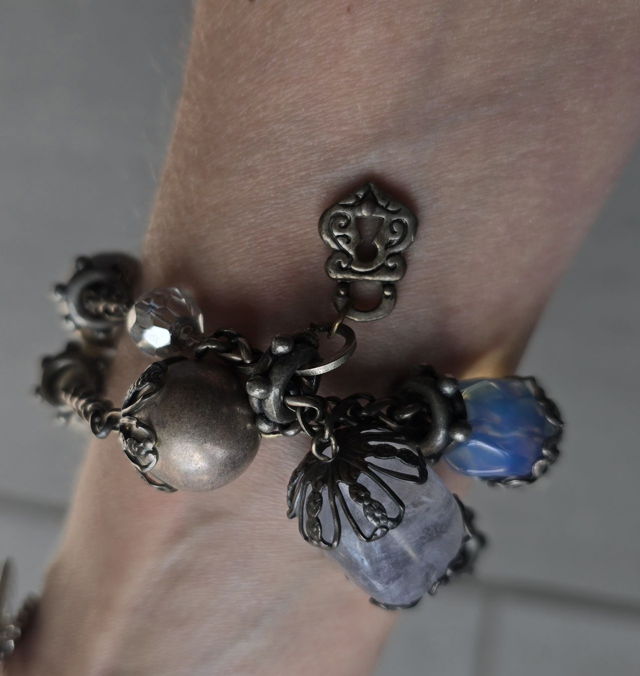 Bracciali & Braccialetti: Vintage Bettelarmband mit Steinen – Usato da Effretikon venduto da KG33 4