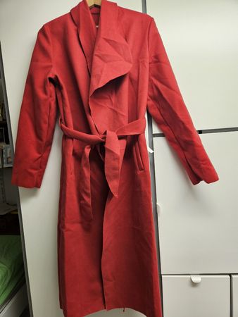 Schicker Damenmantel, rot