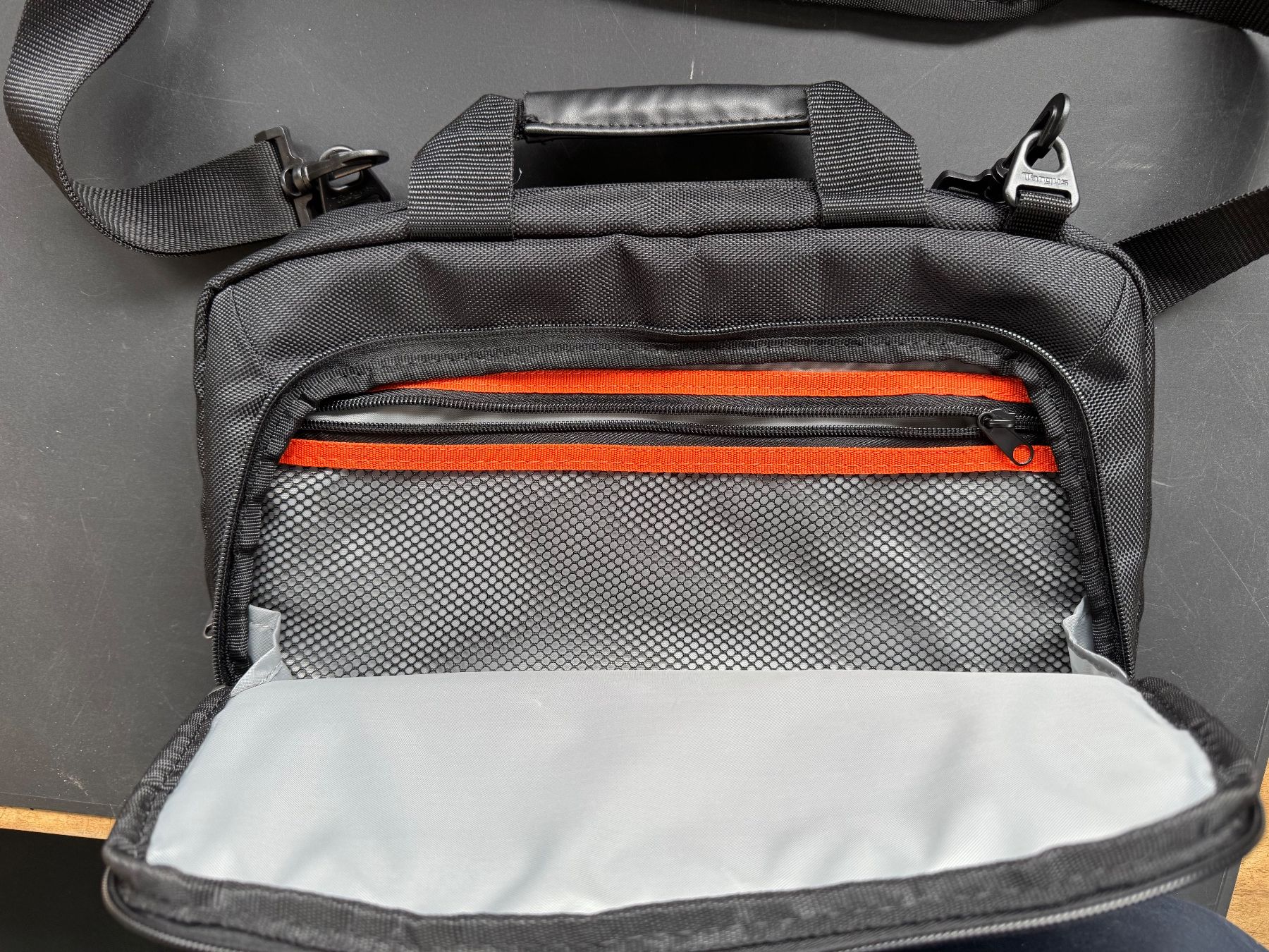 Borse: Tasche Laptoptasche Notebooktasche Targus – Nuovo (secondo la descrizione) da Steffisburg venduto da smocky17 2