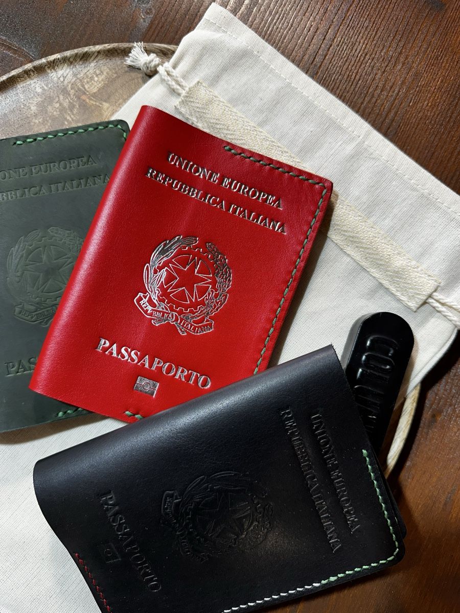 Cover & Protezioni schermo: Leder Passhülle Handmade | Echtleder | Passport Cover – Nuovo e nell'imballaggio originale da Mettmenstetten venduto da vad_57p2 2