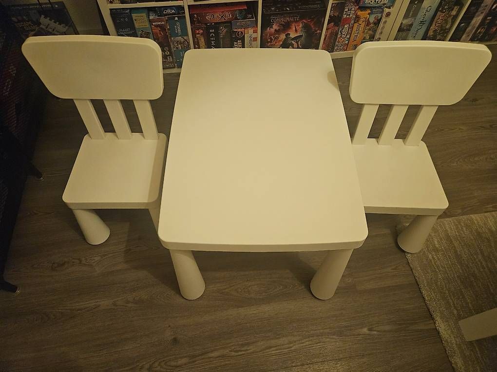 Set di tavolo e panche: Table enfant IKEA + 2 chaises – Usato da Cugy VD venduto da Soda421