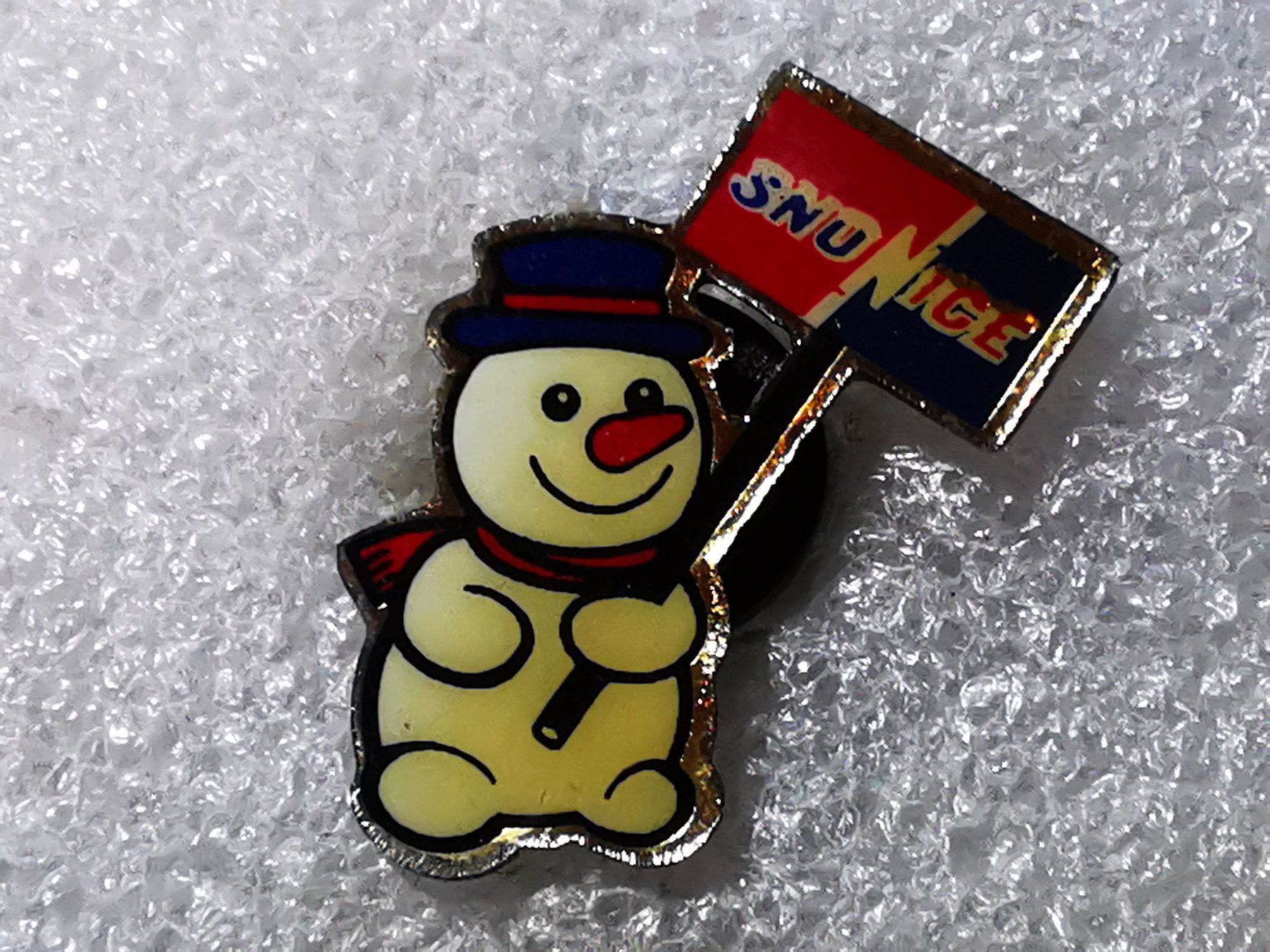 Placchette & Badge: Ansteckpin 47: Snonice – Usato da Oppligen venduto da Pin-Fall-Shop