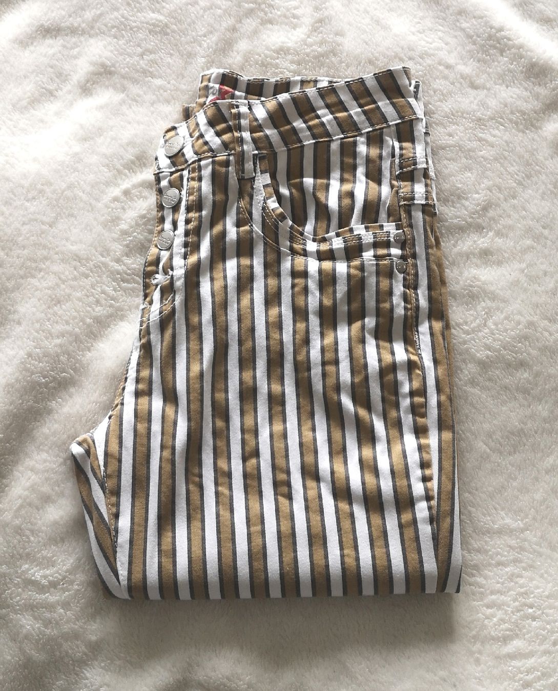 Hosen: 3/4 Hose beige gestreift 36 - Chicorée - Spendenaktion – Neu (gemäss Beschreibung) aus Unterkulm von Beljasch 1
