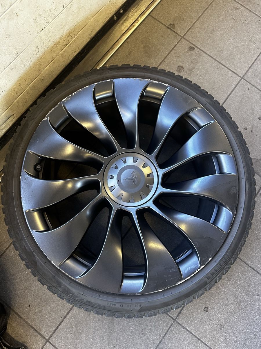 Tesla Felgen: Tesla Model Y Performance 21" Überturbine + Pirelli Winter – Gebraucht aus Basel von Zeynep94 2