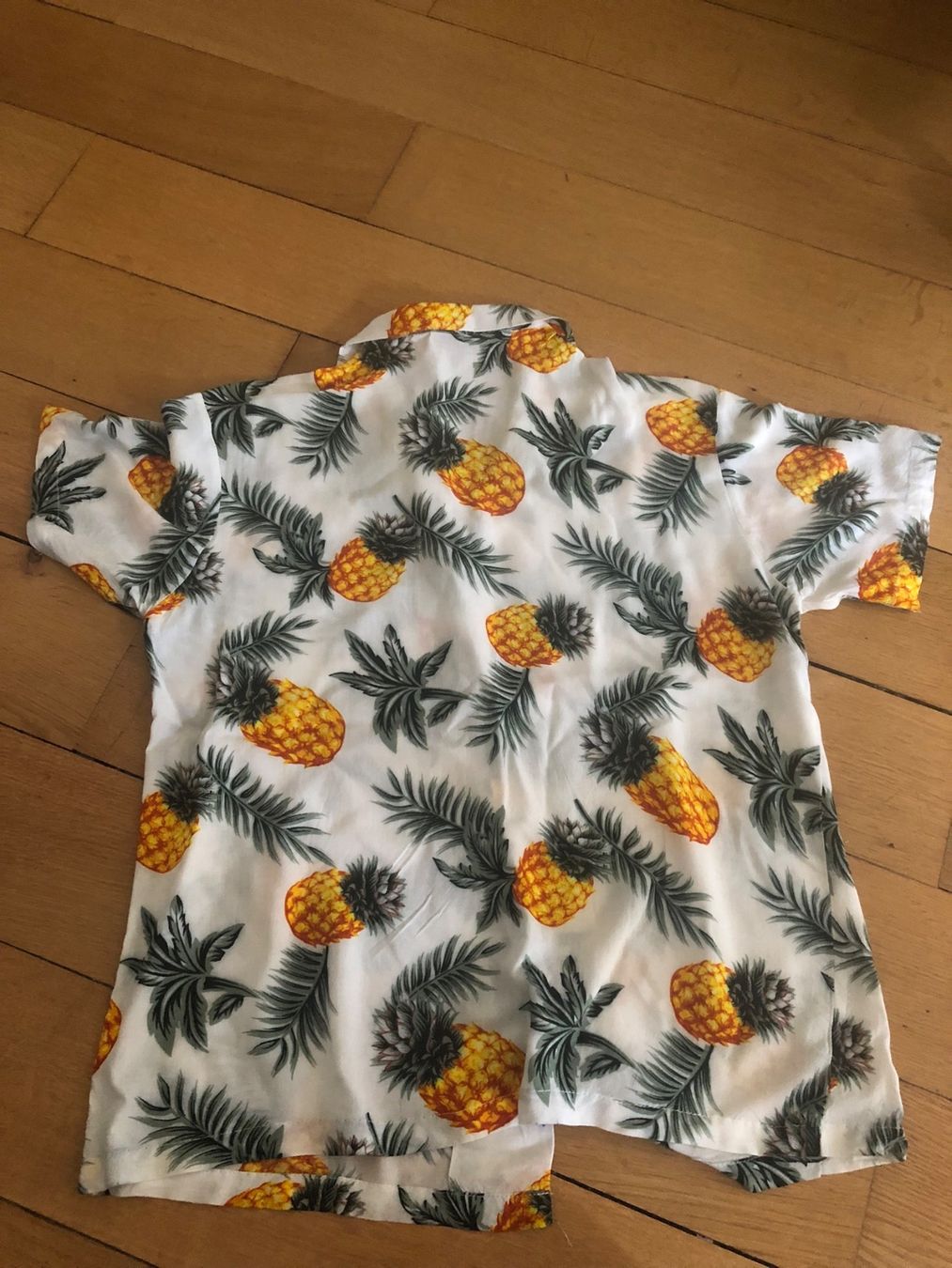 Top: Ananas Shirt – Usato da Zürich venduto da Chanelle07 2