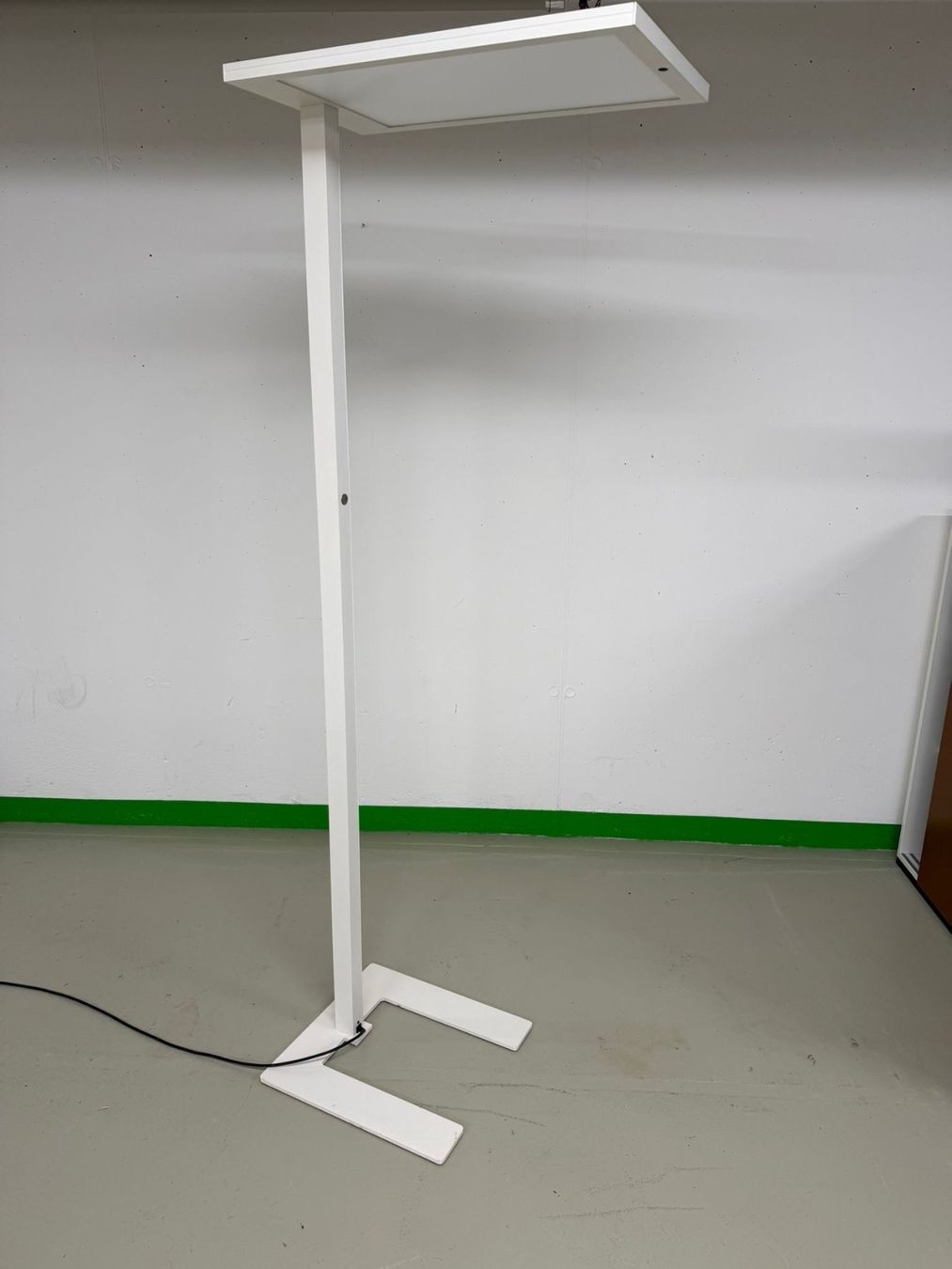 Artemide Lampade: Artemide Stehleuchte Econ Office Terra – Usato da Burgdorf venduto da JaegBdorf
