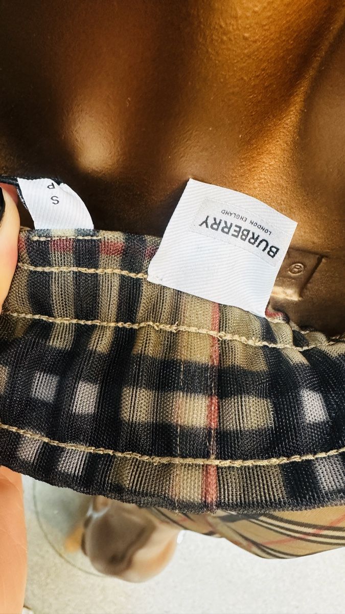 Burberry Pantaloni: Burberry Kurze Hose – Nuovo e nell'imballaggio originale da Lachen SZ venduto da HelvetiaLuxury 9