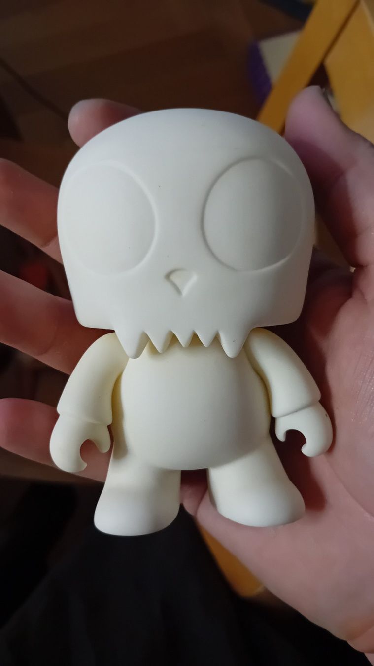 Statuette: Kidrobot - figurine mini Qee DIY - 12 cm – Usato da Neuchatel venduto da Vlenoble