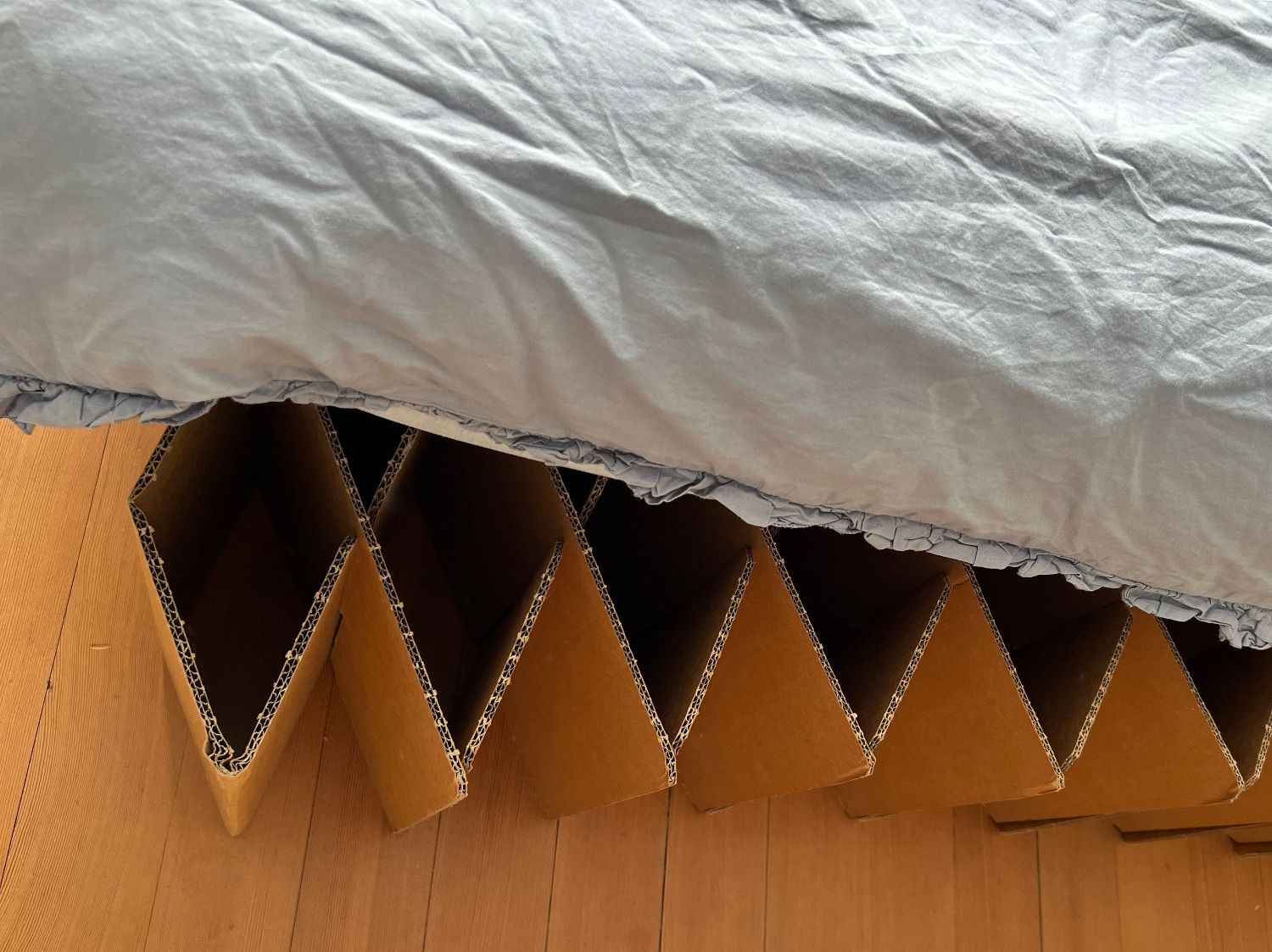Letti: Kartonbett für 140 x 200 – Usato da Herisau venduto da Flachwelt 2