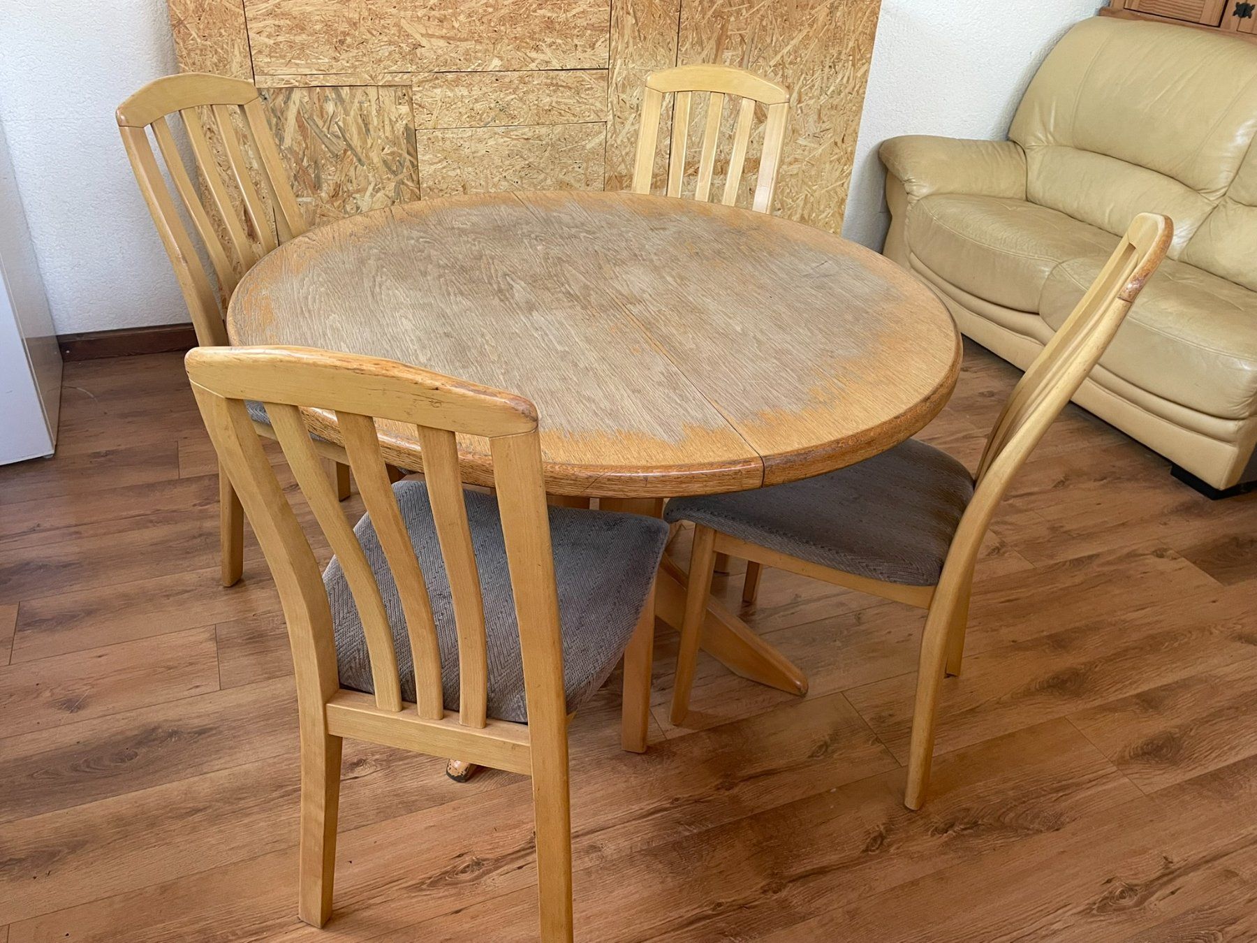 Set di tavolo e panche: Table O&H Haus Collection et 6 chaises à donner – Usato da La Neirigue venduto da tico06