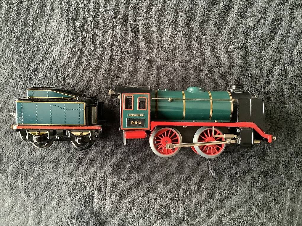 Märklin Modellini di ferrovie: Märklin Spur 0 - Dampflok mit Tender R 910 – Usato da Glis venduto da nice68