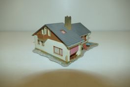 Vollmer H0: Bungalow ausgeschmückt