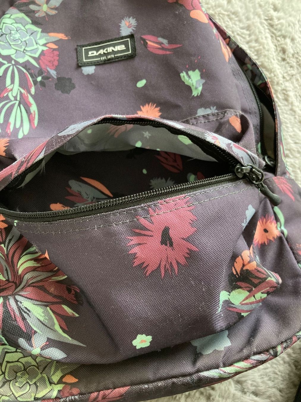 bunter Kinderrucksack von Dakine 40cm Inhalt 12L (Gebraucht