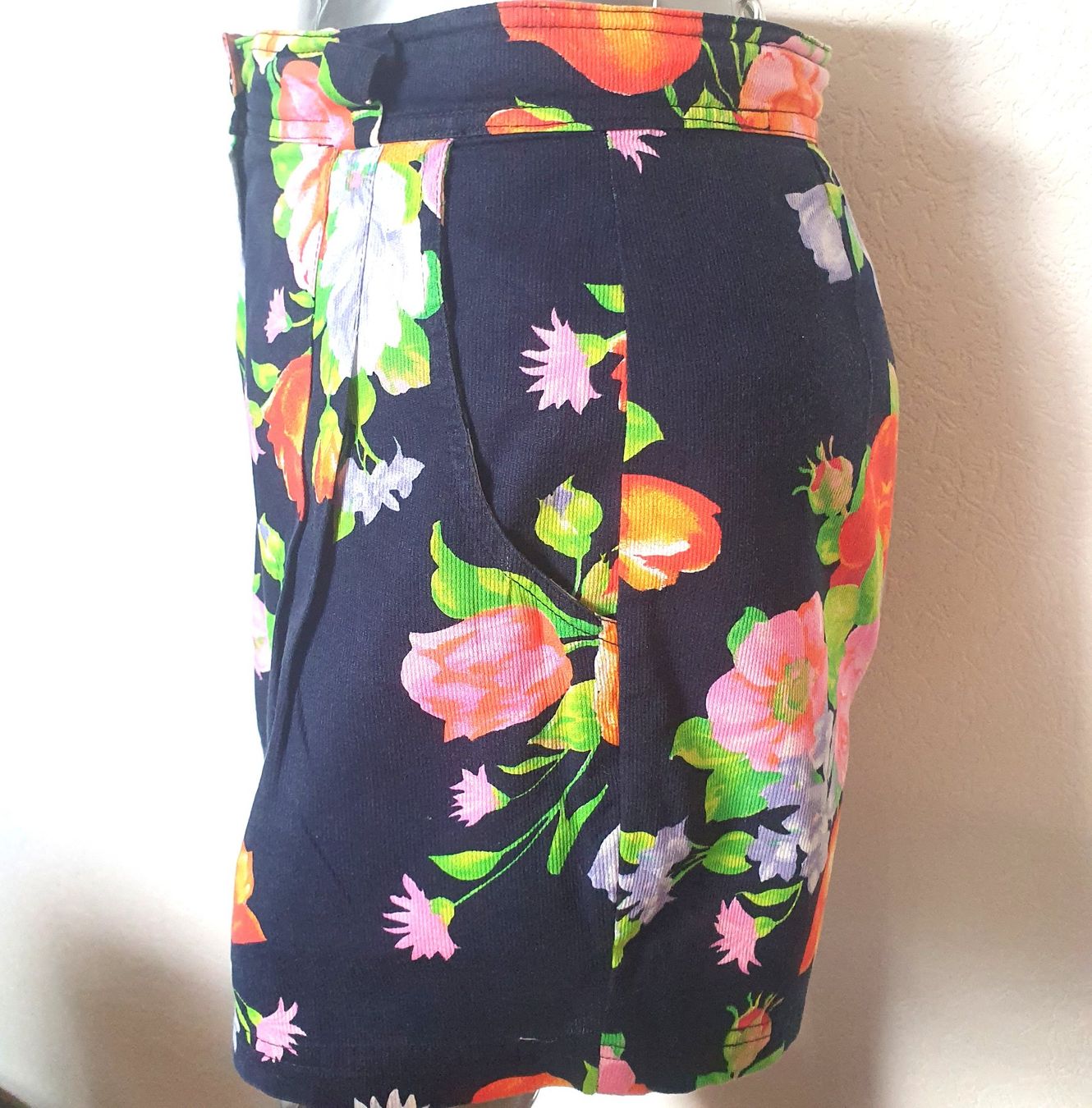 Pantaloni: Short fleuri -Ruse de femme - Gr. M – Usato da boudry venduto da Let_20 1
