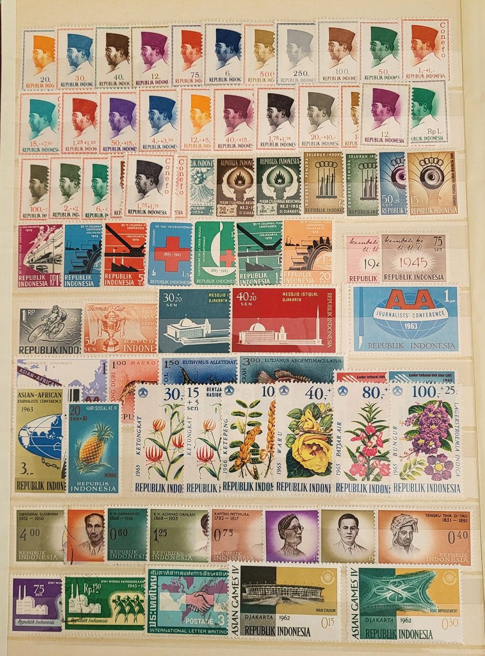 Tous les timbres: Indonesia, Lot – D'occasion à Castione par Rx-stamps 1