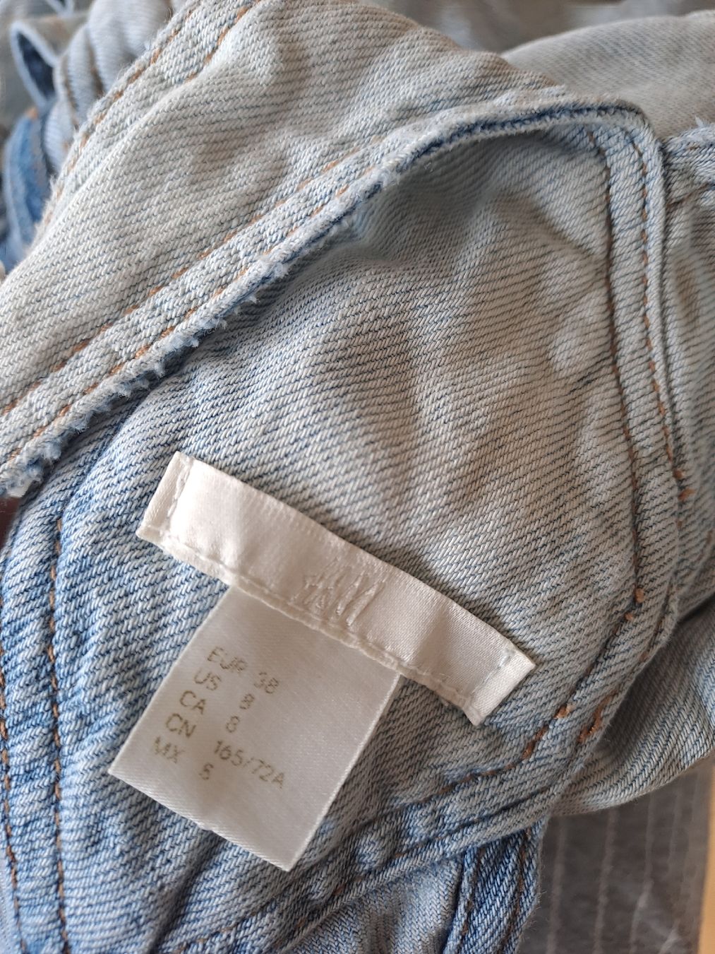 H&M Tute: Toller kurzer Denim Jumpsuit – Usato da Oberhasli venduto da Lea98 2