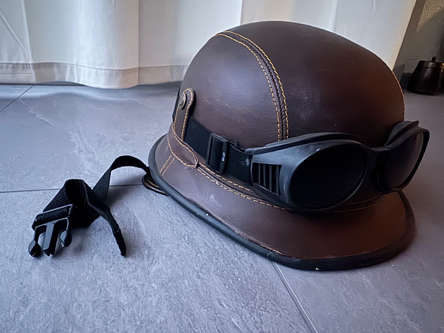 Costumi: Retro Pilotenhelm mit Brille, Grösse M – Usato da Brülisau venduto da san_d8f2 2