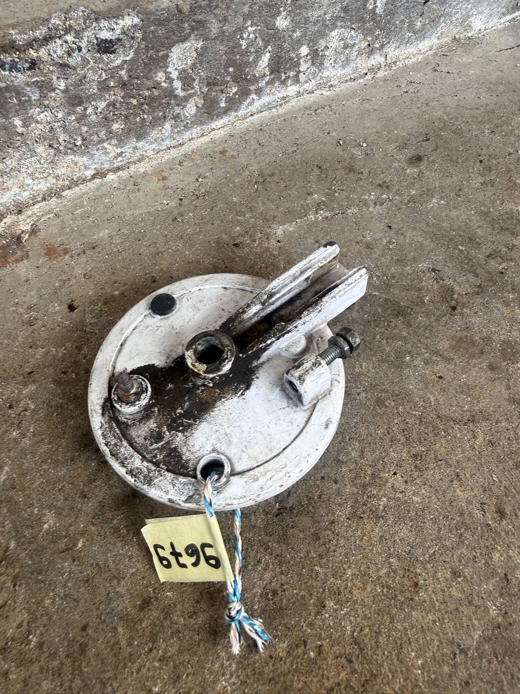 Fantic Mofa-Ersatzteile: Fantic Issimo Mofa Bremsankerplatte – Gebraucht aus Fahrni b. Thun von berger_tuning34