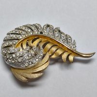 Vintage Trifari Feder Brosche – Strass Zweifarbig Gold/Silbe