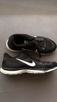 Nike Trainingsschuhe schwarz weiss Grösse 39 gebraucht