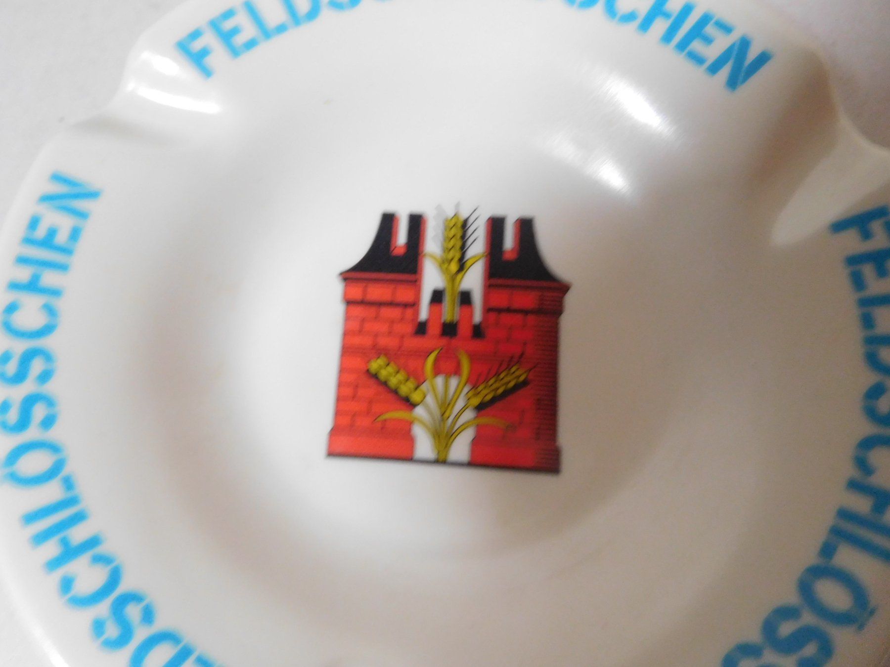 Feldschlösschen Portacenere: Feldschlösschen Aschenbecher – Usato da Wallbach venduto da Pitralon1 1