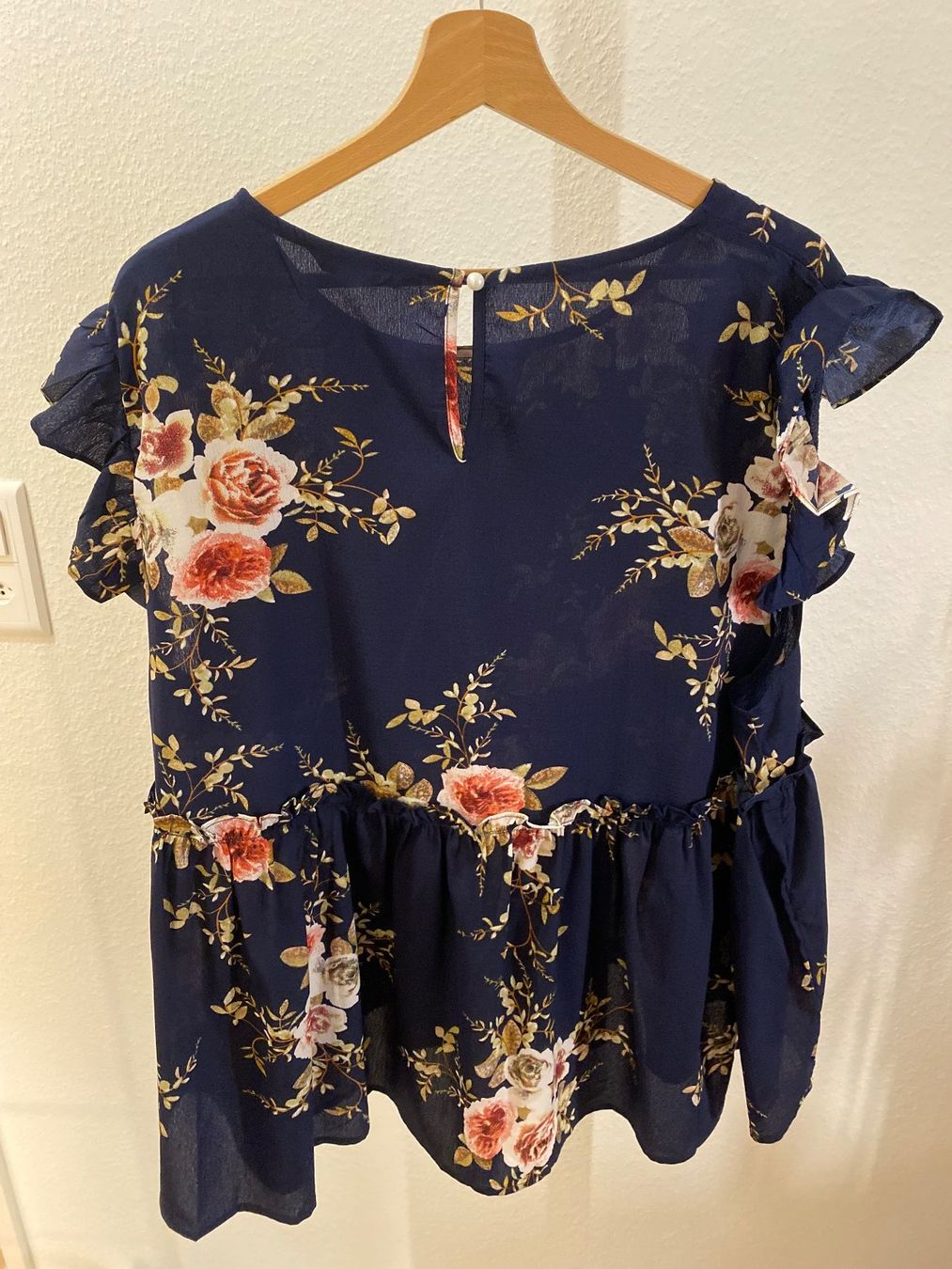 Shein Camicette: Top leichte Bluse mit Blumenmuster Gr. 4XL / 50 - 52 – Usato da Pratteln venduto da a23_j2gs 1