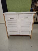 Lavabo-Unterschrank mit 2 Türen