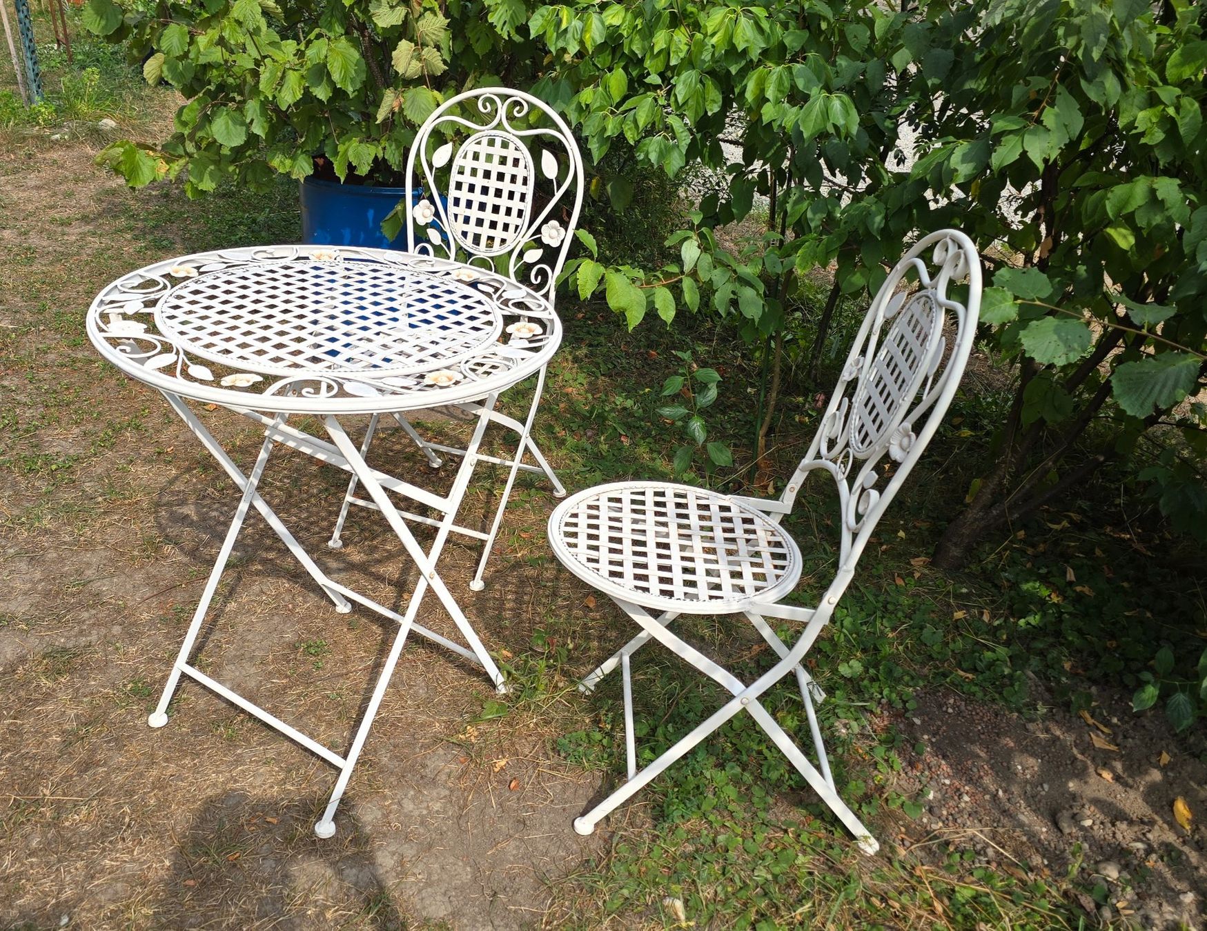 Tische: Romantischer Vintage- Gartentisch mit 2 passenden Stühle – Gebraucht aus Burgdorf von nisut