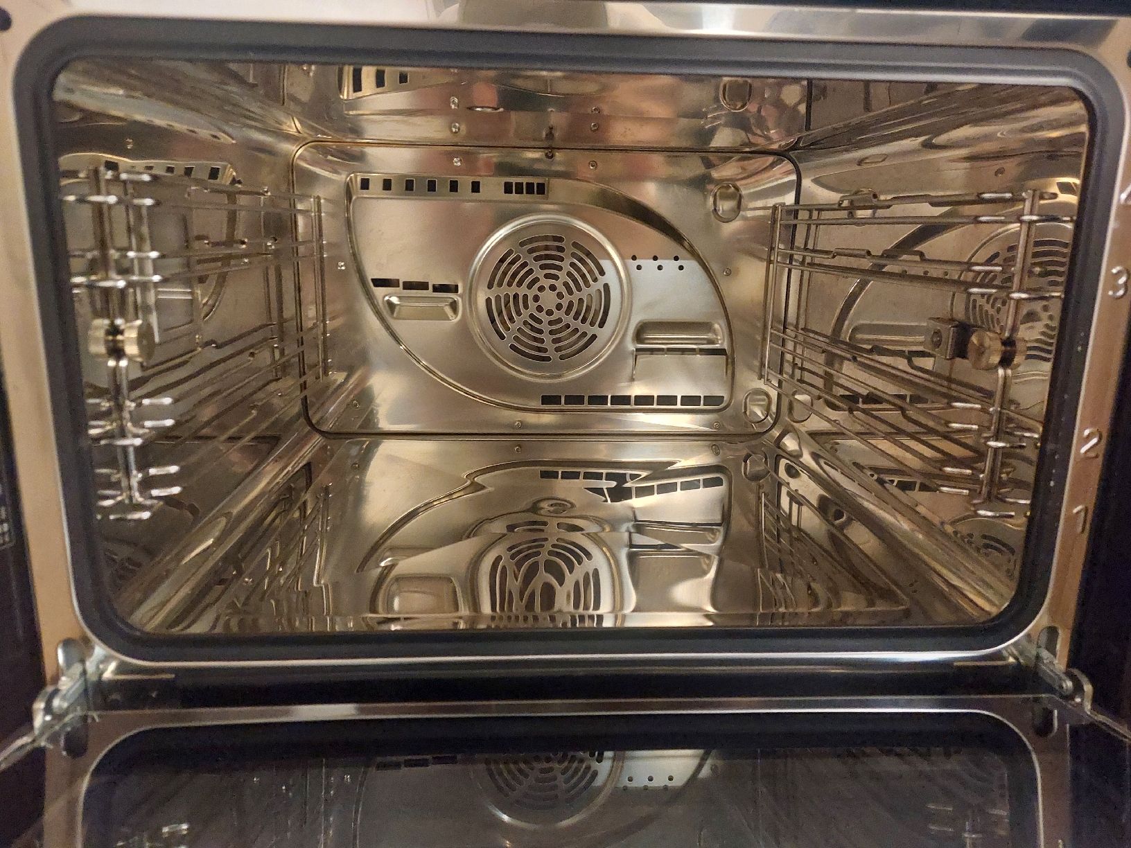 V-Zug Küchengeräte: combi-steamer CSTXSL60c – Gebraucht aus Andwil SG von schreinermeister 4